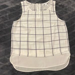 White House Black Market blouse / shell. Size S; excellent condition.